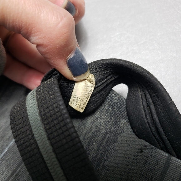 3/$15 Boys wave zone flip flops size 13 - Picture 8 of 9